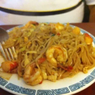 Seafood pad thia noodles