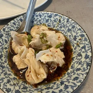 WONTON IN CHILI OIL VINAIGRETTE