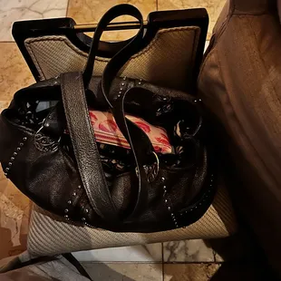 So cute! A chair for your handbag!
