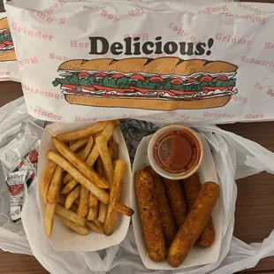 Small fries, mozzarella sticks