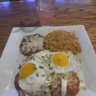 Red Enchiladas montadas pollo