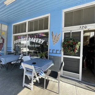 the outside of the restaurant
