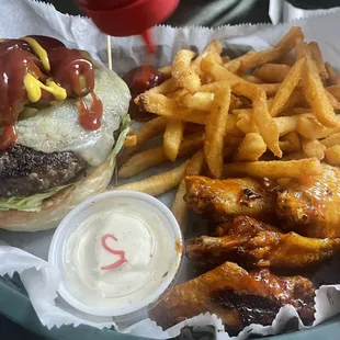 Burger basket with wings