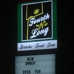 ows a sign for a restaurant