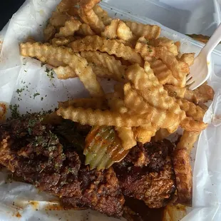 2 CHICKEN TENDER MEAL Asked for 1 tender in nashville hot and one plain