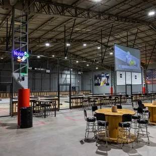 tables, chairs, and a projector