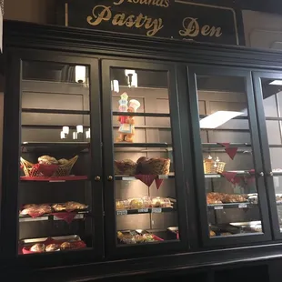 Pastry cabinet