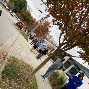 Line for picking up thanksgiving orders