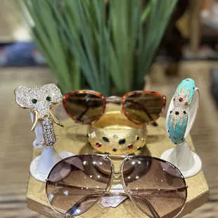 Porsche 80s aviators + pretty bracelets / bangles