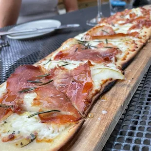 Flatbread prosciutto