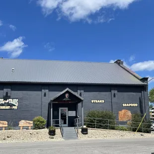 the entrance to the restaurant