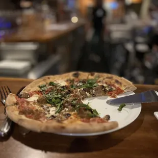 Great za! (Sausage, mushroom, basil)