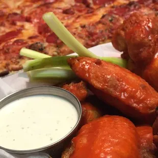 poultry, fried chicken wings, chicken wings and fried chicken, chicken wings, fried chicken, chicken, food, bbq chicken, bbq wings