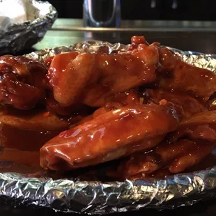 Wings with &quot;Hot Garlic&quot; Yum Yum Spicy Goodness