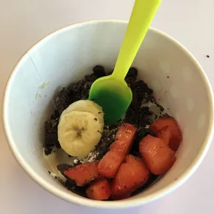 Vanilla and cookies and cream group. Oreo, and brownie bits and fresh fruit. And super cool color changing spoon.