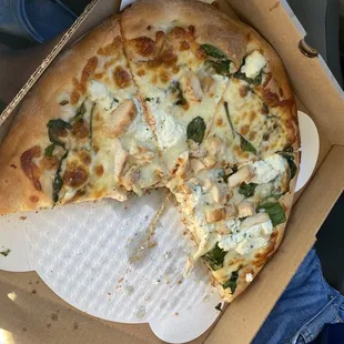 THE "SANTINA" WHITE PIZZA Oil Base, grilled chicken, fresh spinach and ricotta.