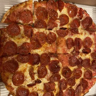 Yummmy pepperoni pizza
