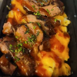 Steak with gouda mac and cheese