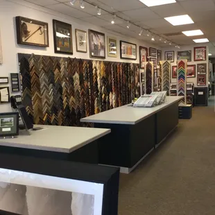 Over 1200 frame styles.