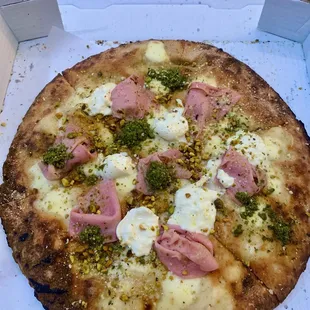 Pistachio + Mortadella, #GF cauliflower crust