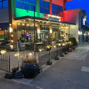 the outside of a restaurant