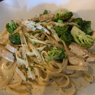 Fettuccine Alfredo with chicken and broccoli