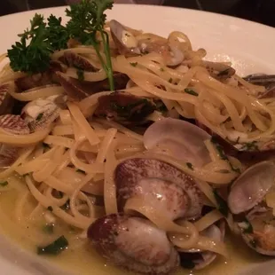 Linguini with clams
