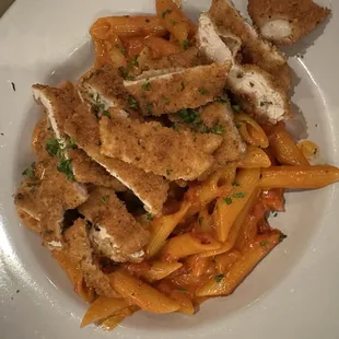 Penna vodka sauce with chicken cutlet