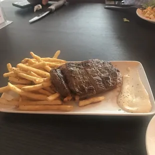 Steak frites.