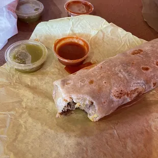 Try both salsas! My favorite was red sauce.