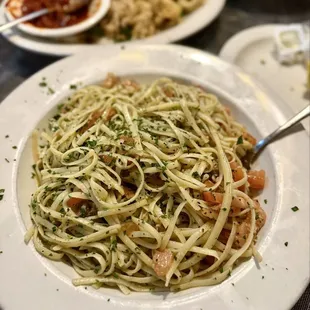 Oil and garlic pasta with tomatoes