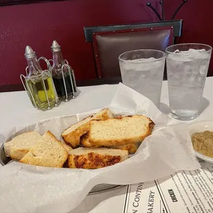 Water, tasty warm bread &amp; garlic spread to start the (meat)ball rolling!