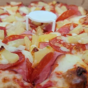 Small Pizza (pepperoni, ham and pineapple)