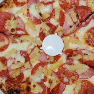 Small Pizza (pepperoni, ham and pineapple)