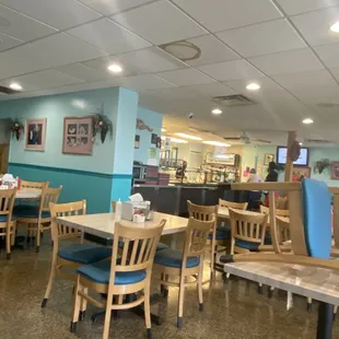 Grab at tray and order your food. Cafeteria style. Special orders for fish and other items. Cooked fresh!