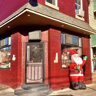 Frangelli&apos;s Bakery storefront