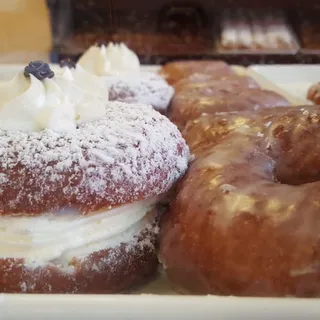 Croissant Doughnut (Cronut)