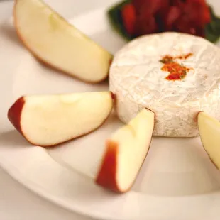 Brie cheese with apples and beets