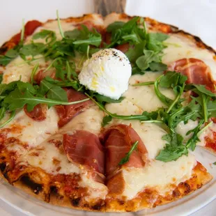 Prosciutto pizza with Arugula and ricotta