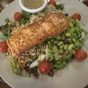 Cashew quinoa salad with salmon