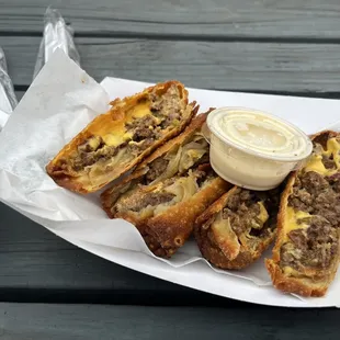 Cheeseburger egg rolls