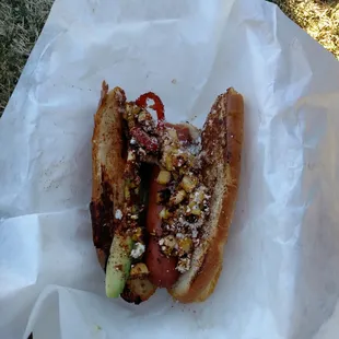a hot dog with toppings