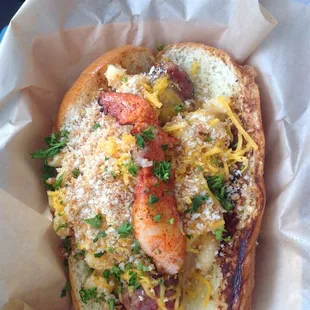 Lobster Mac n Cheese on a Brioche bun.