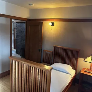 Front bedroom (1 of 2)