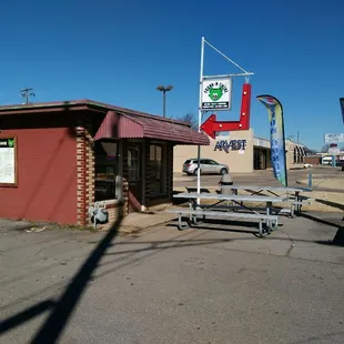 715 N York st.