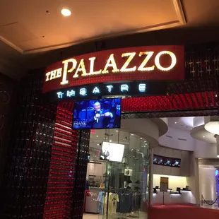 Bob Anderson is masterful at becoming Frank Sinatra.