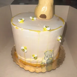 Actual cake from Frank Vilt's. Incorrect color, poor "honey" drips &amp; beehive.