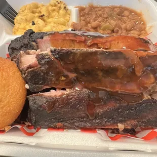 RIB PLATE, Smoked Mac&apos;n&apos;Cheese, &amp; baked beans