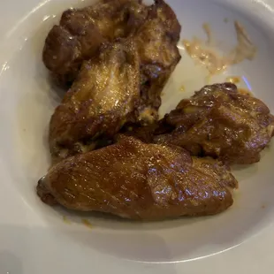 Wings with nearly no sauce