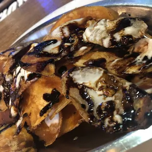 Chips with blue cheese and balsamic drizzle